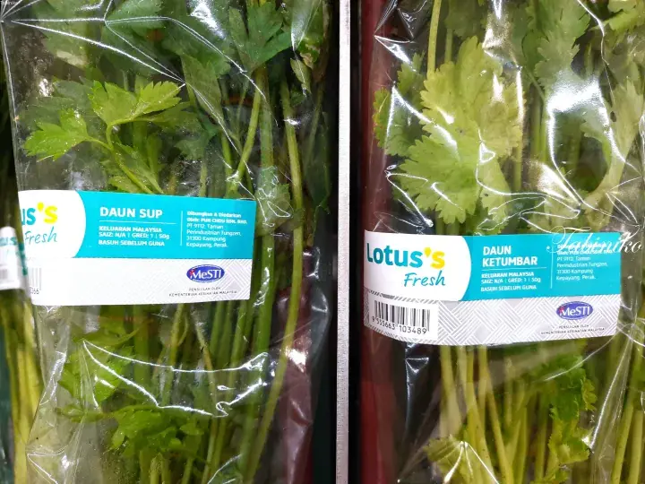 Lotus’s Fresh packaged celery and coriander with MeSTI certification labels displayed in a Malaysian supermarket.