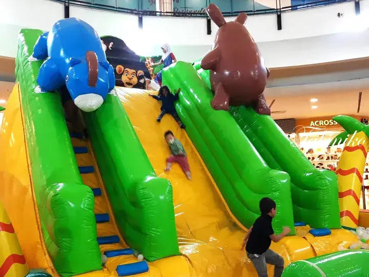 Aunty Aya👵Blog Kids love 🏰 Bouncy Castle 🏰