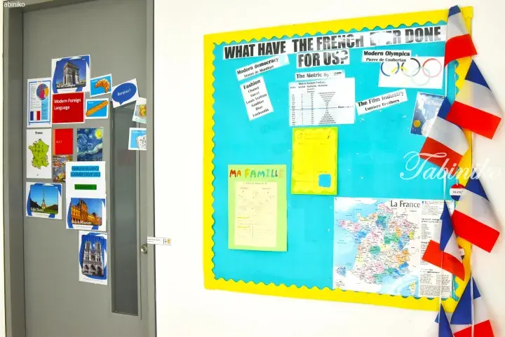 French language classroom display board featuring Eiffel Tower, Louvre, and Olympic rings decorations.