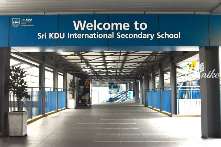Entrance walkway to Sri KDU International Secondary School in Kota Damansara with blue signage and railings