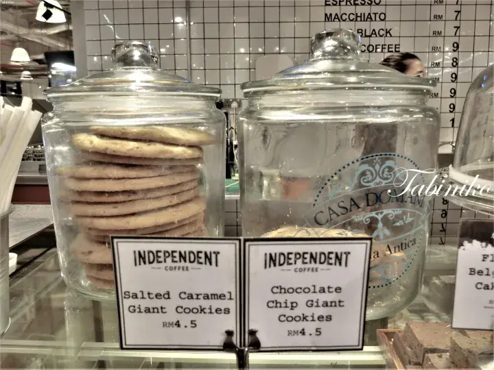 Glass jars of Salted Caramel and Chocolate Chip Giant Cookies at Independent Coffee, priced at RM4.5 each.