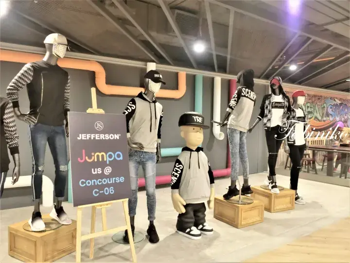Mannequins display JEFFERSON JUMPA apparel at Concourse C-06 in a shopping mall.
