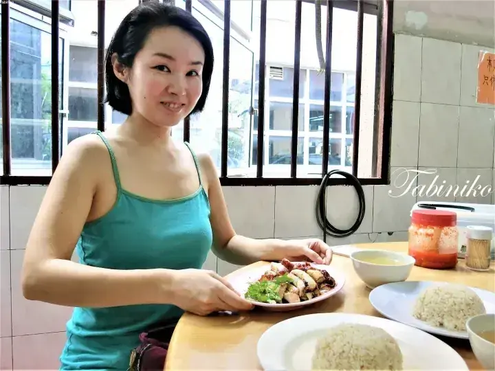 【Tabeniko】シャラムの「Glaze Glass Cha Siew Restoran Spring Golden（ガラスの叉焼、陽光焼臘専門店）」