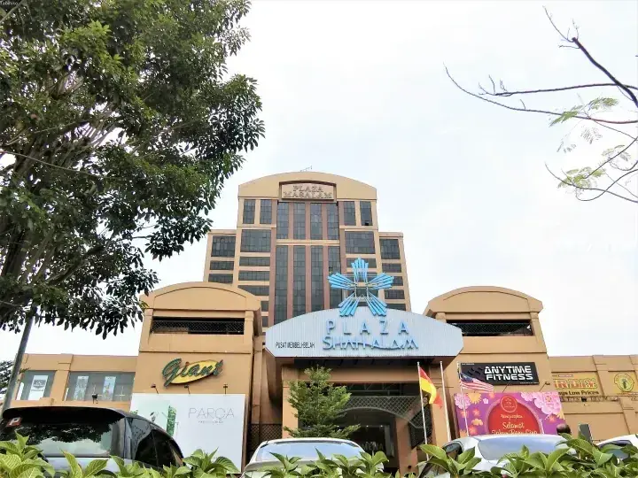 Plaza Shah Alam shopping mall exterior featuring a Giant supermarket and Anytime Fitness entrance.