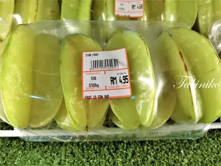 Packaged star fruit with a price label showing RM 4.95 for 0.550kg at Fruit Co Sdn Bhd.