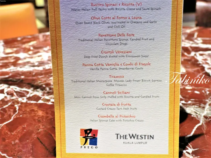 The Westin Kuala LumpurのPregoで提供されるティラミスやカノリ・シチリアーニなどのイタリアンデザートが記載されたメニューカード。