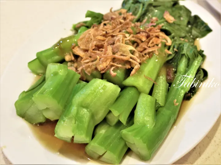 エシャロットのフライをトッピングした蒸し菜の花