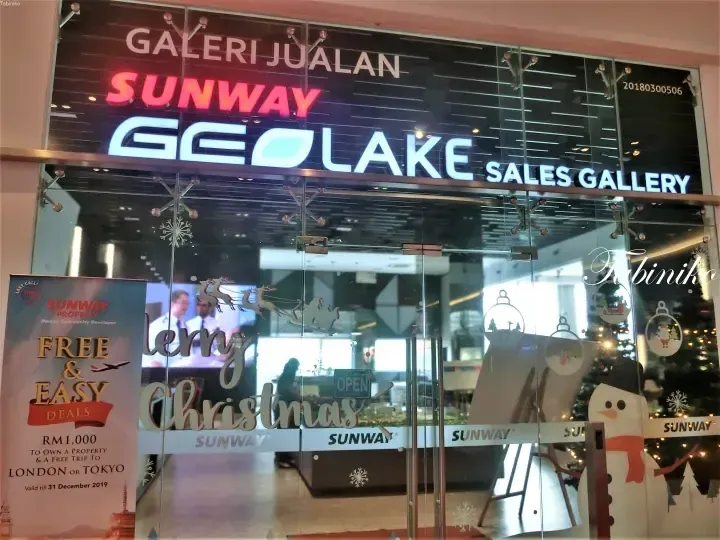 Sunway GeoLake Sales Gallery storefront with Christmas decorations and a Free & Easy Deals promotional banner.