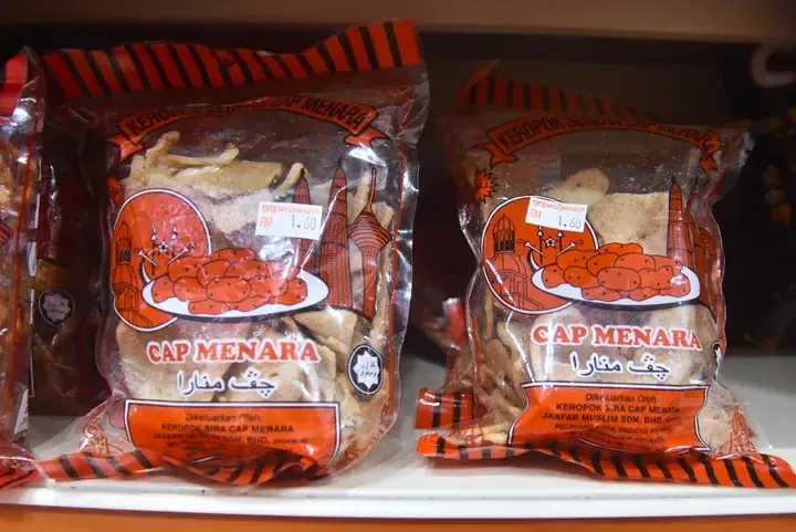 Keropok Sira Cap Menara snacks displayed on a shelf with a 99 Speedmart price tag showing RM 1.60